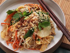 20150201-yuba-noodle-vietnamese-salad-14.jpg