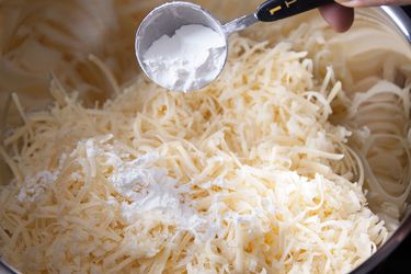 玉米淀粉被添加到奶酪中